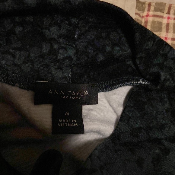 Ann Taylor Factory long sleeve turtleneck - Picture 3 of 3